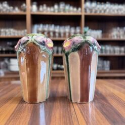 花柄のユーゲント様式陶器の花瓶 - マヨルカ花瓶 アンティークの花瓶 ペア